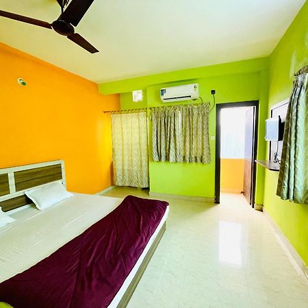 Hotel Falcon House ! Puri - Shriyash Group Buitenkant foto